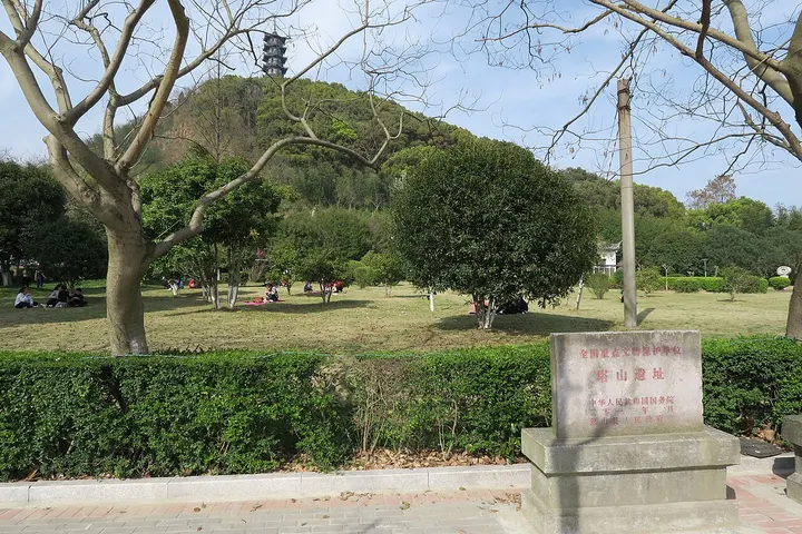 Tashan Neolithic Site (塔山遗址)