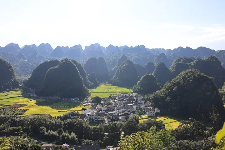 Wanfenglin Peak Forest (万峰林)