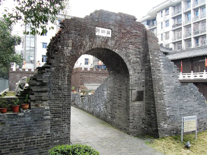 Song Jiacheng Archaeological Park (Yangzhou City Ruins) (宋夹城)