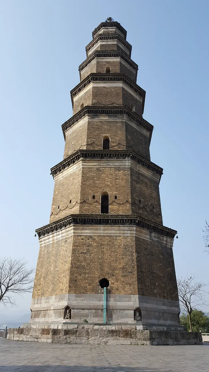 Tianran Pagoda (宜昌天然塔)