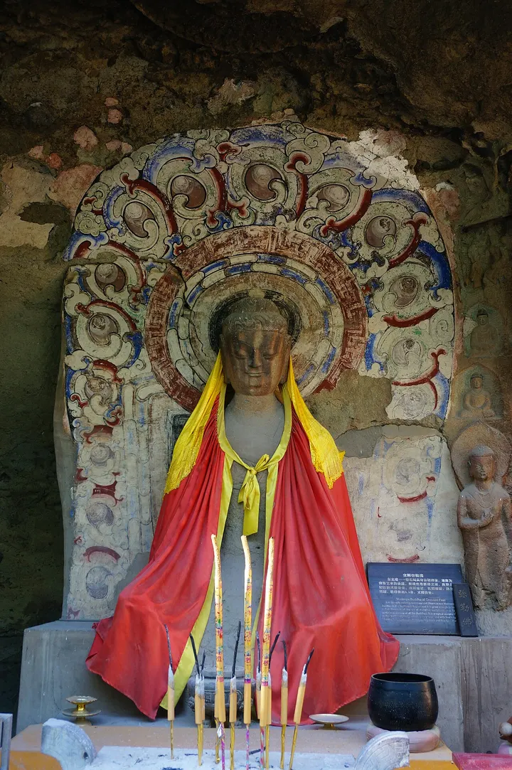 Wanfotang Grottoes (万佛堂石窟)