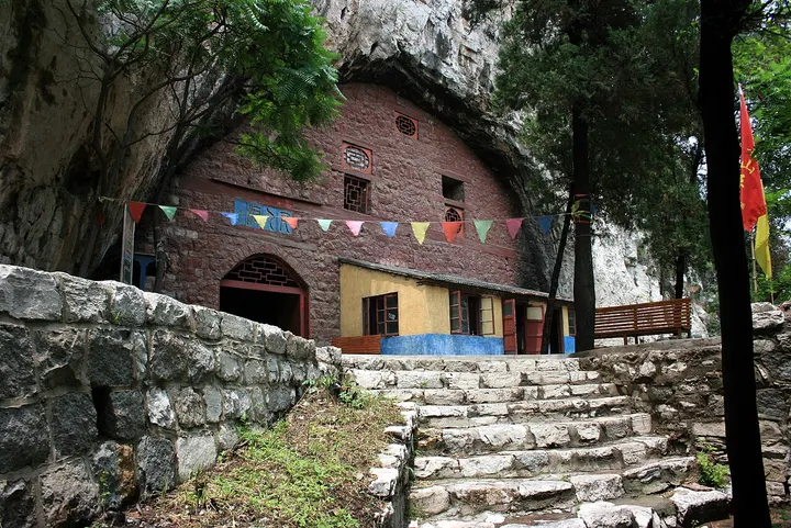 Yiyuan Rong Cave Group (沂源溶洞群)