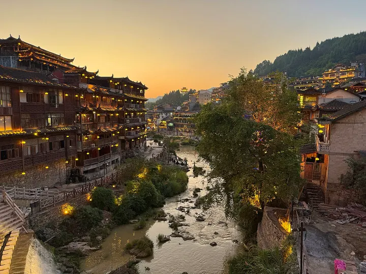 Furong Ancient Town (芙蓉镇)
